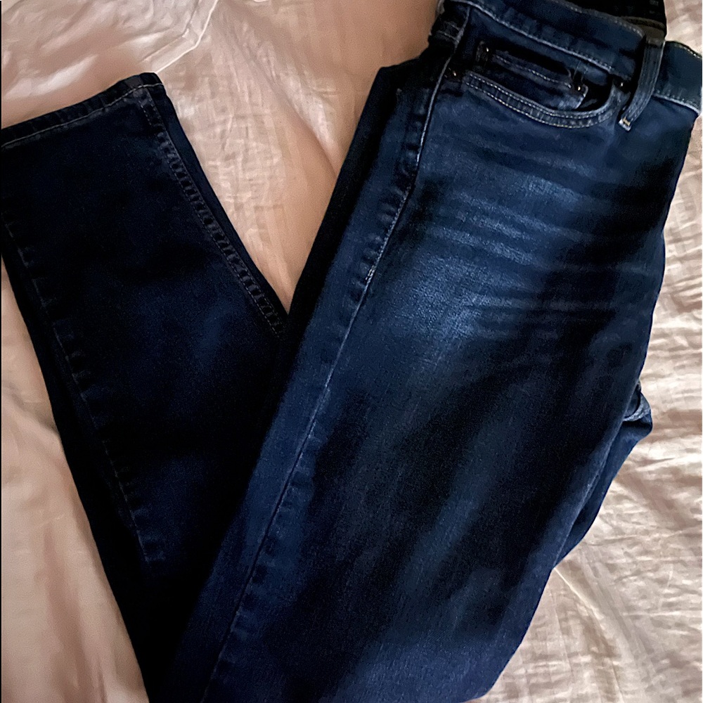 Worn only once, very flattering Hollister jeans 29/30